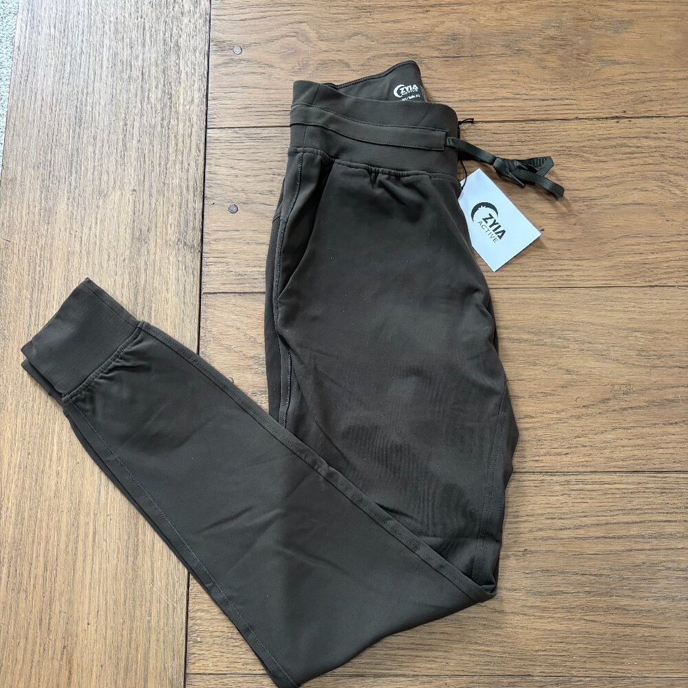 Zyia Olive Green Ascend Joggers Size M  NWT